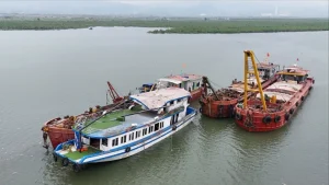 tàu du lịch qn 7105