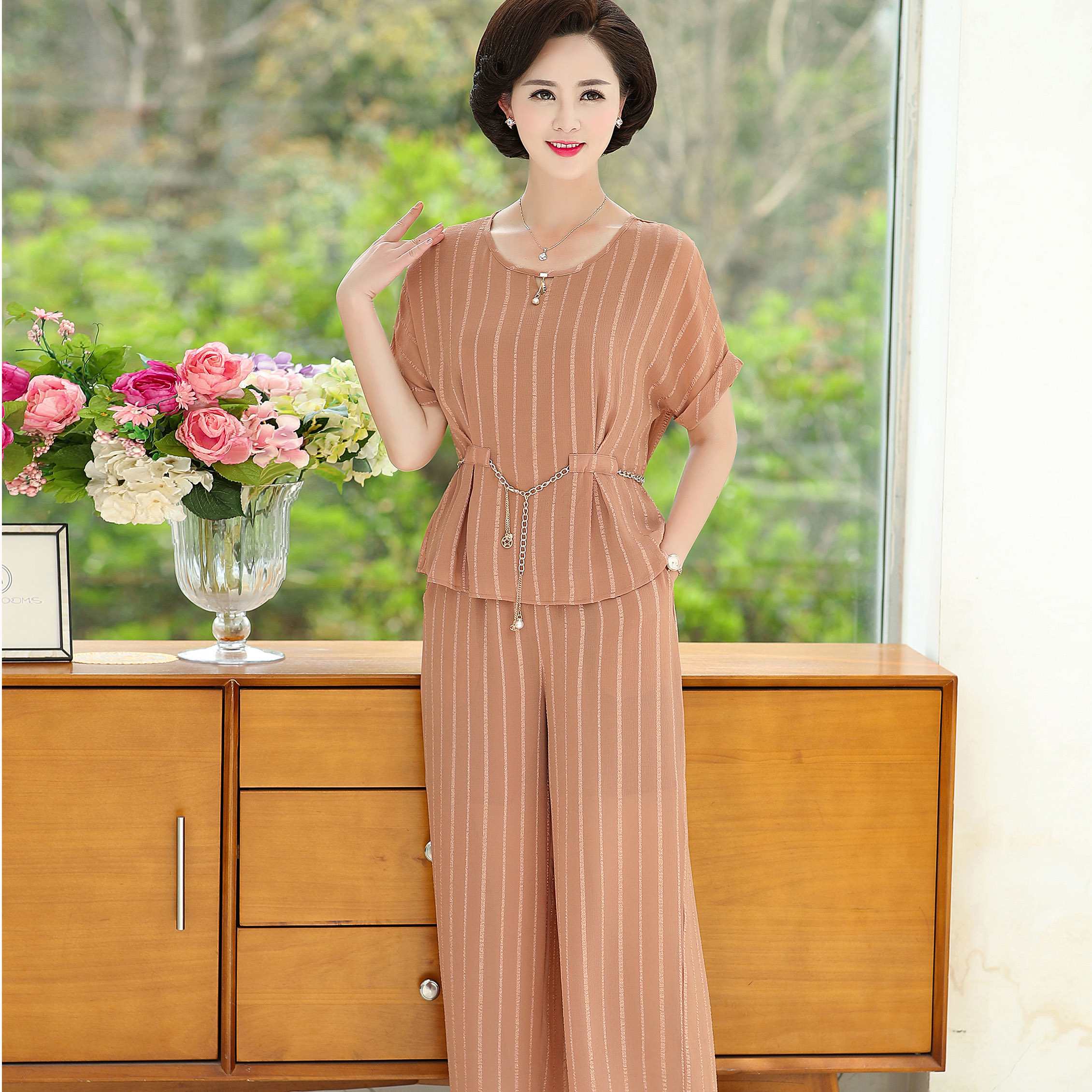 thời trang đi du lịch cho phụ nữ trung niên - Hình 4