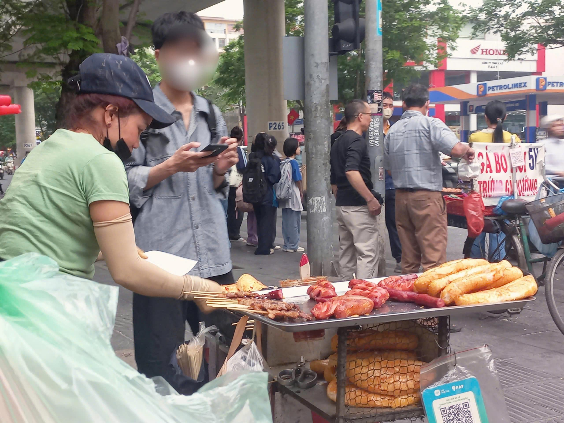 thực phẩm bẩn ở quán ăn nhanh - Hình 1
