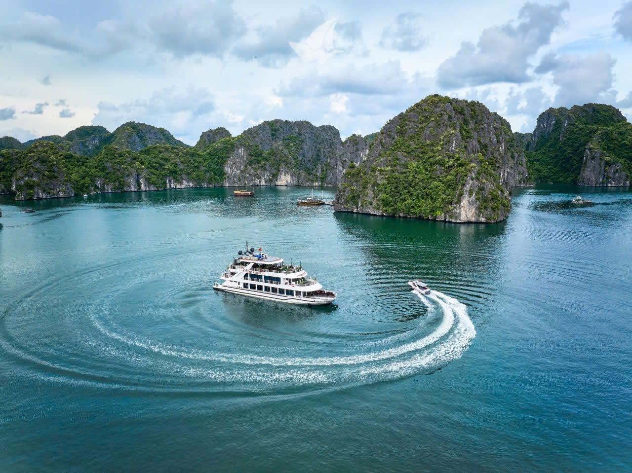 tour du lịch vịnh lan hạ - Hình 3