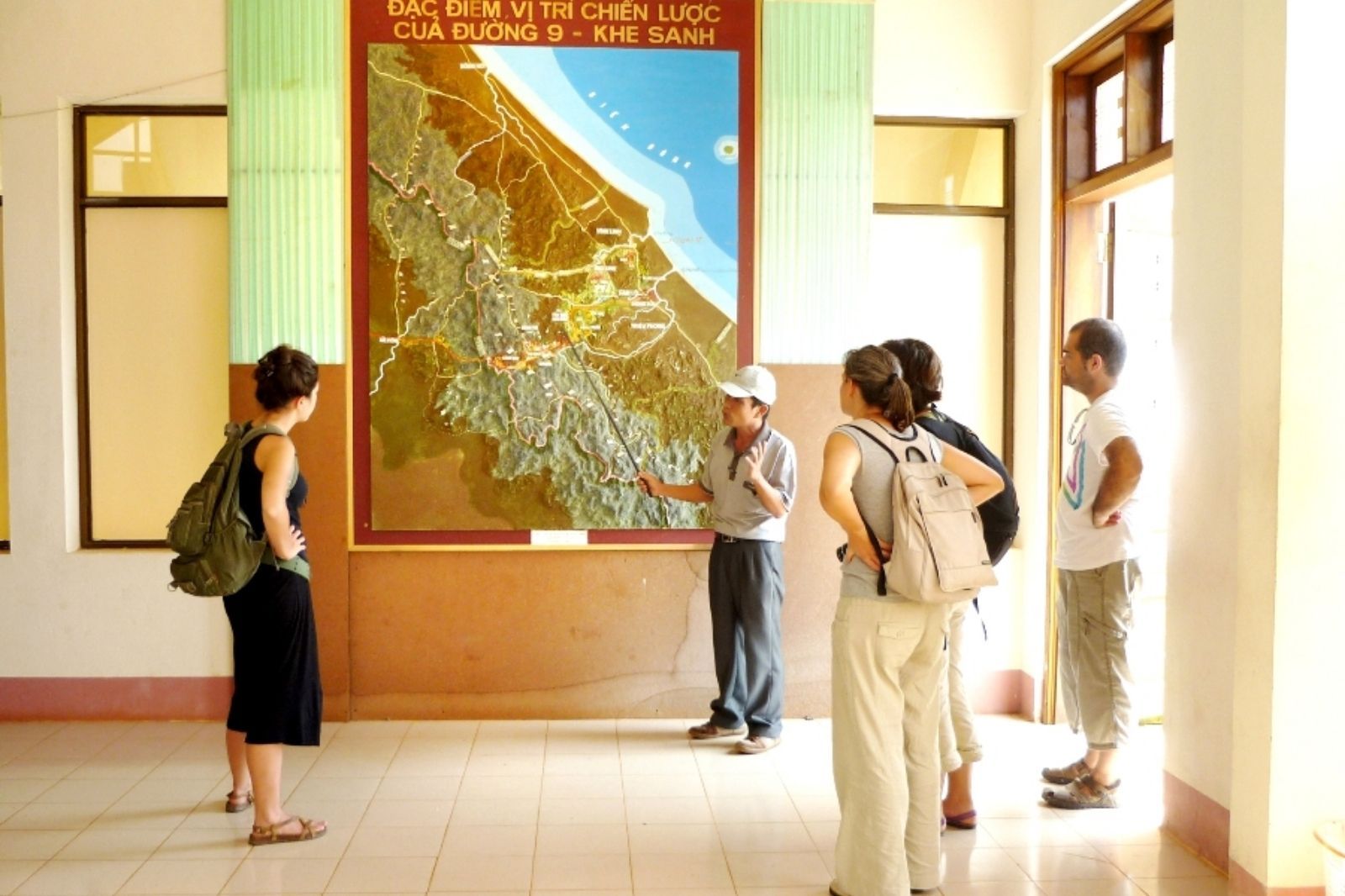 trong vai một hướng dẫn viên du lịch - Hình 3