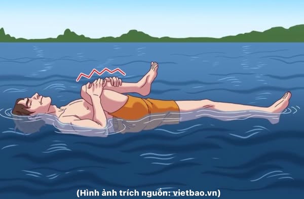 Bị chuột rút khi đi biển - Hình 3