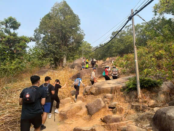 Bị lạc khi leo núi - Hình 2