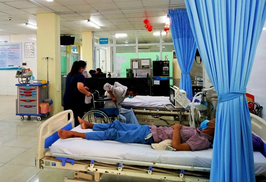 Bị ngộ độc thực phẩm khi du lịch - Hình 2
