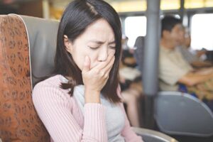 Bị say xe khi đi du lịch phải làm sao