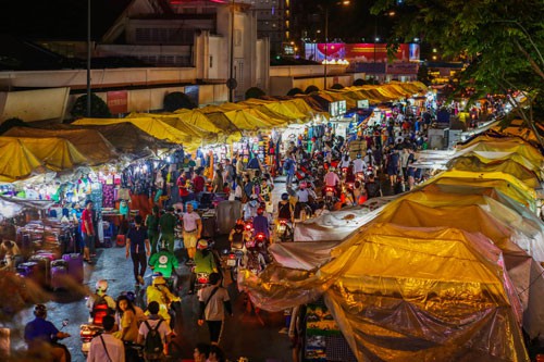Chợ Bến Thành về đêm - Hình 3