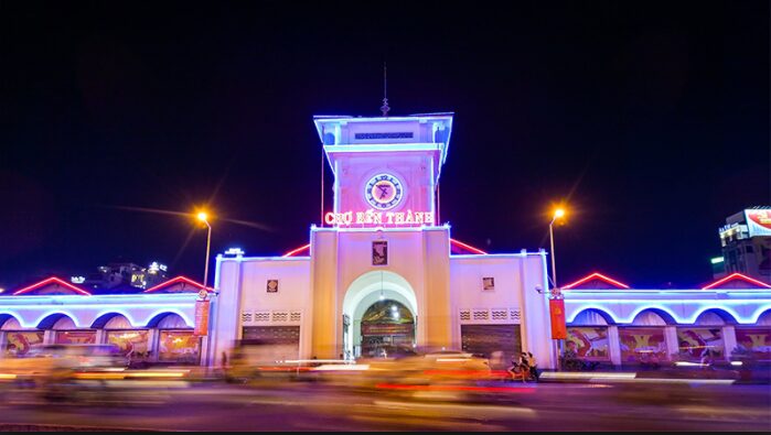 Chợ Bến Thành về đêm