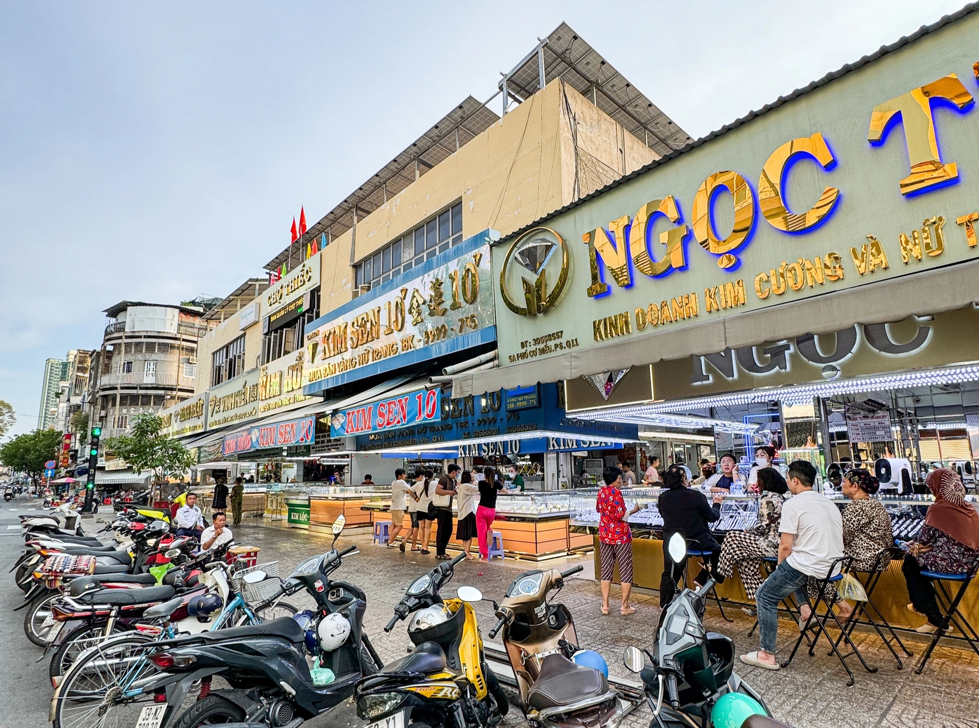 Chợ Thiếc - Hình 3