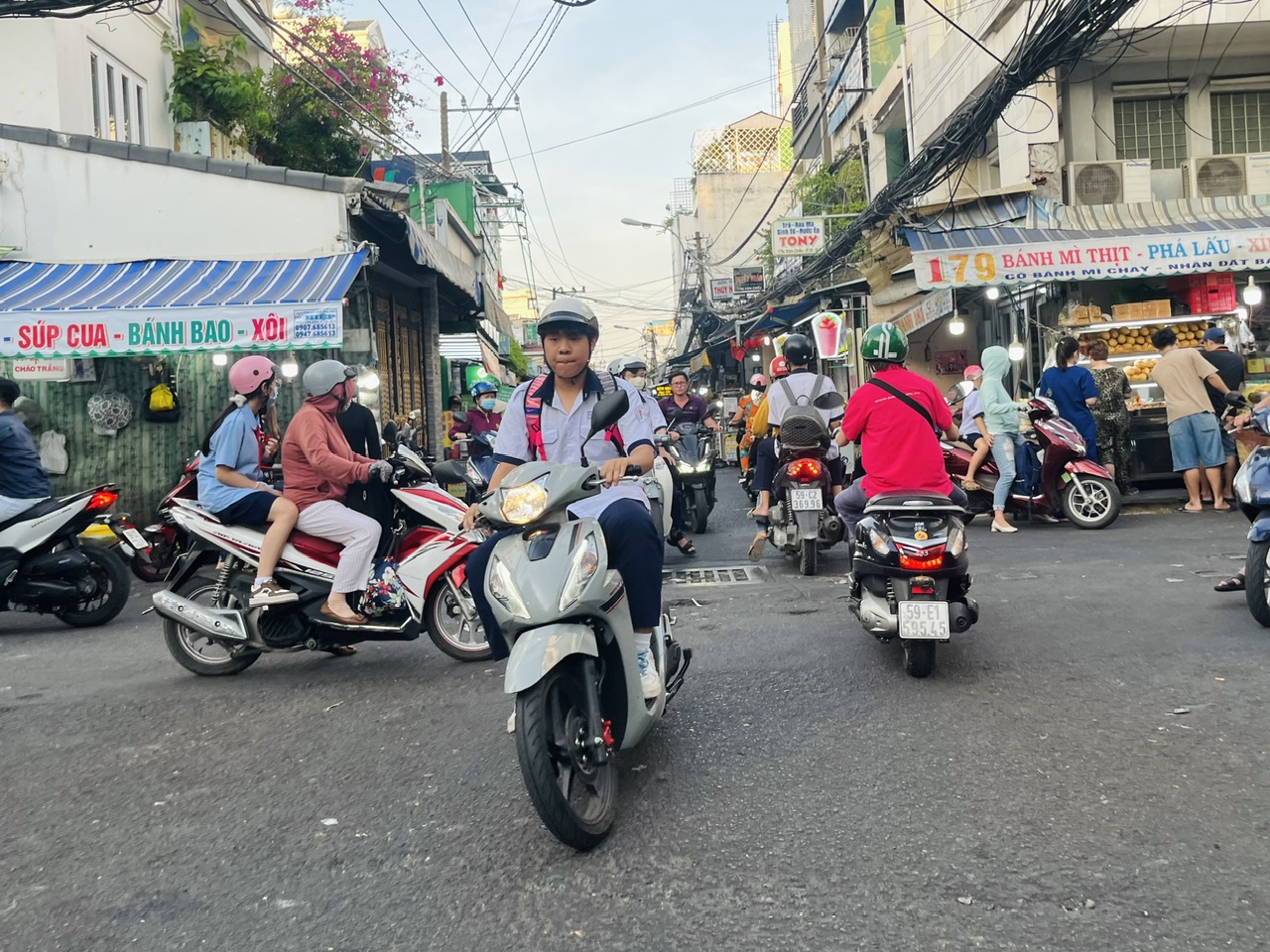 Chợ Xóm Chiếu - Hình 3