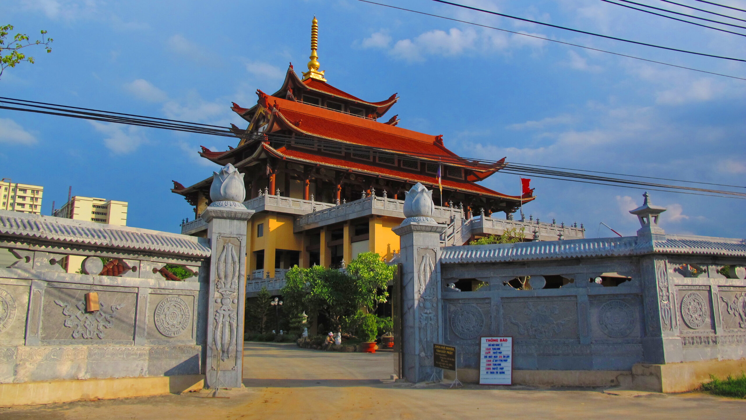 Chùa Huê Nghiêm - Hình 1