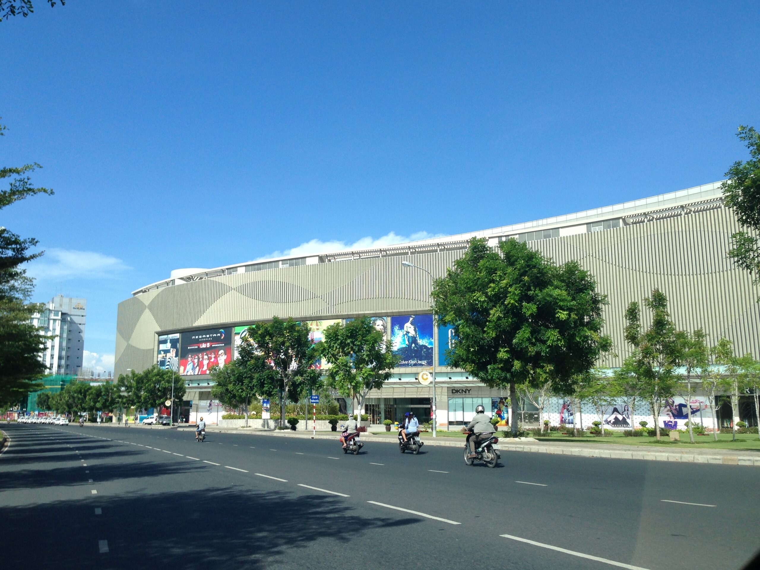Crescent Mall - Hình 3