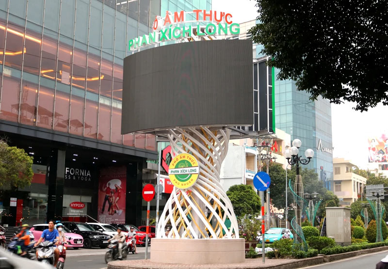 Đường Phan Xích Long - Hình 5
