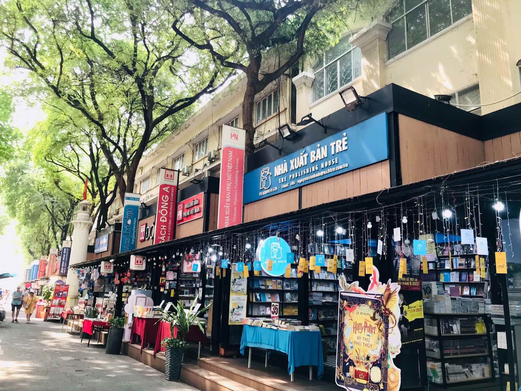 Đường sách Nguyễn Văn Bình - Hình 5
