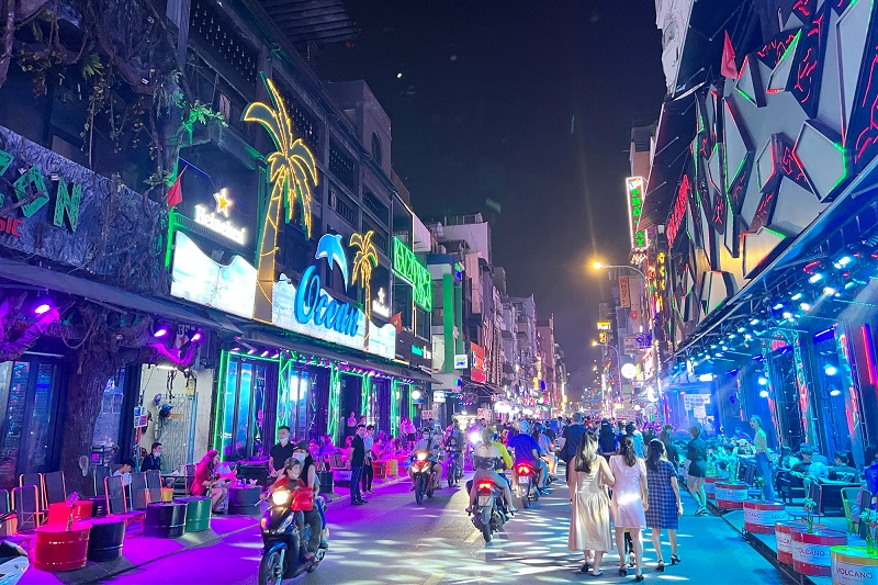 Khu phố Tây Bùi Viện - Hình 5