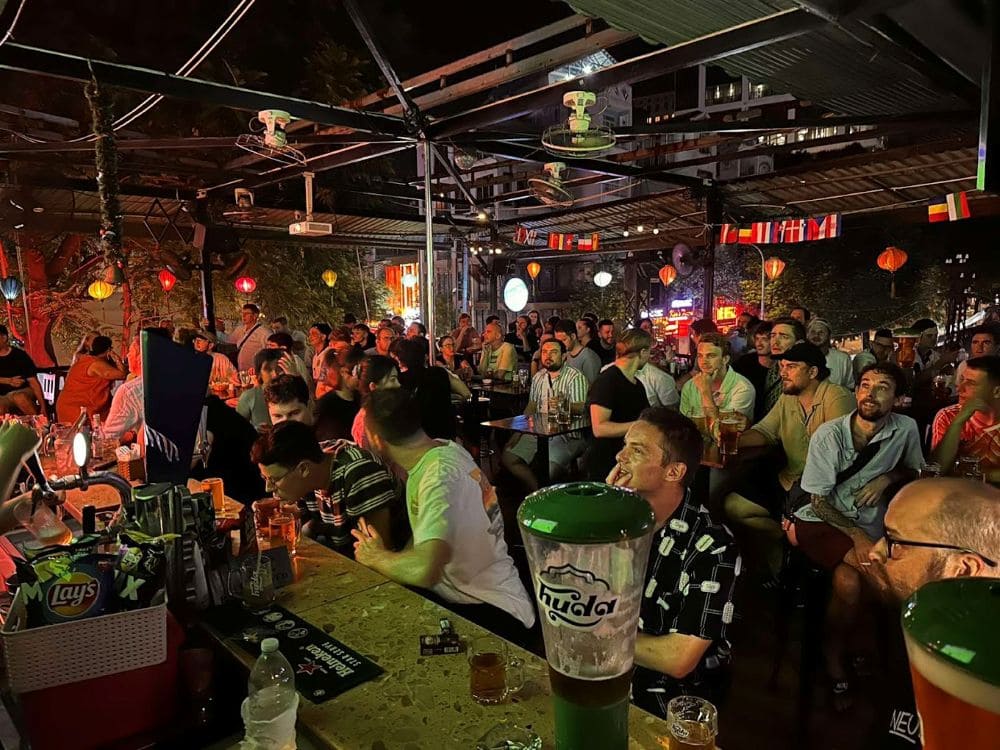 Khu phố nhiều quán bar ở Sài Gòn - Hình 5