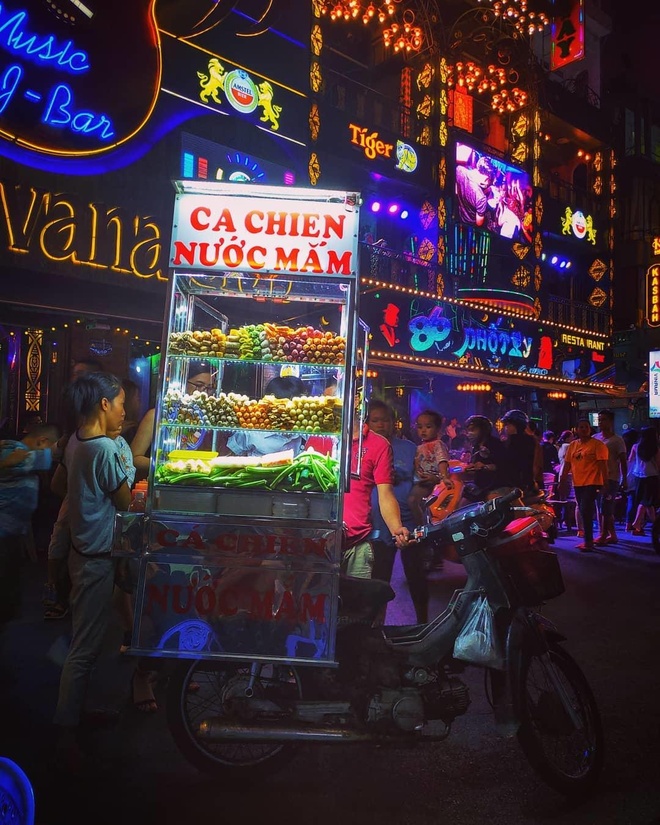 Khu phố nhộn nhịp nhất TP.HCM - Hình 2