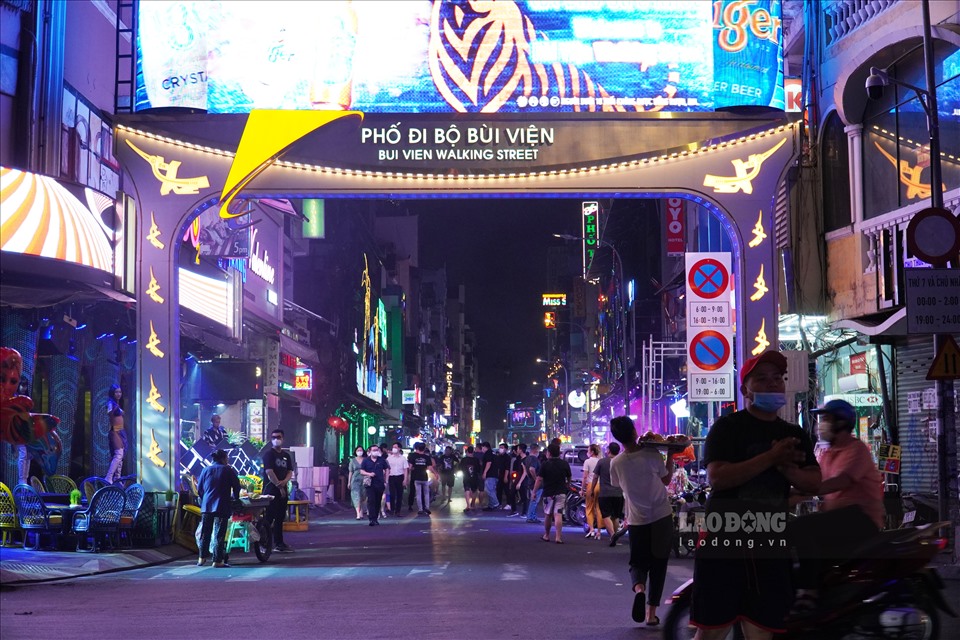 Khu phố nhộn nhịp nhất TP.HCM - Hình 5