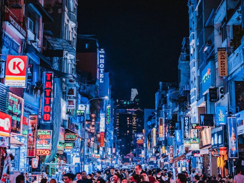 Khu phố vui chơi về đêm Sài Gòn - Hình 3