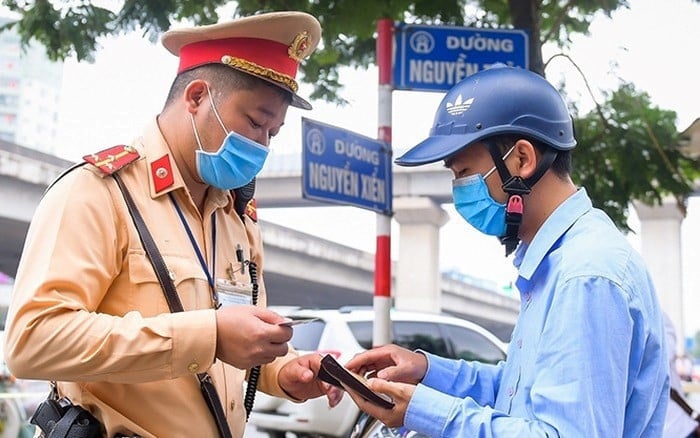 Làm gì khi bị cảnh sát kiểm tra giấy tờ - Hình 3