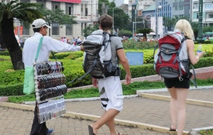 Làm gì khi bị chèo kéo mua hàng