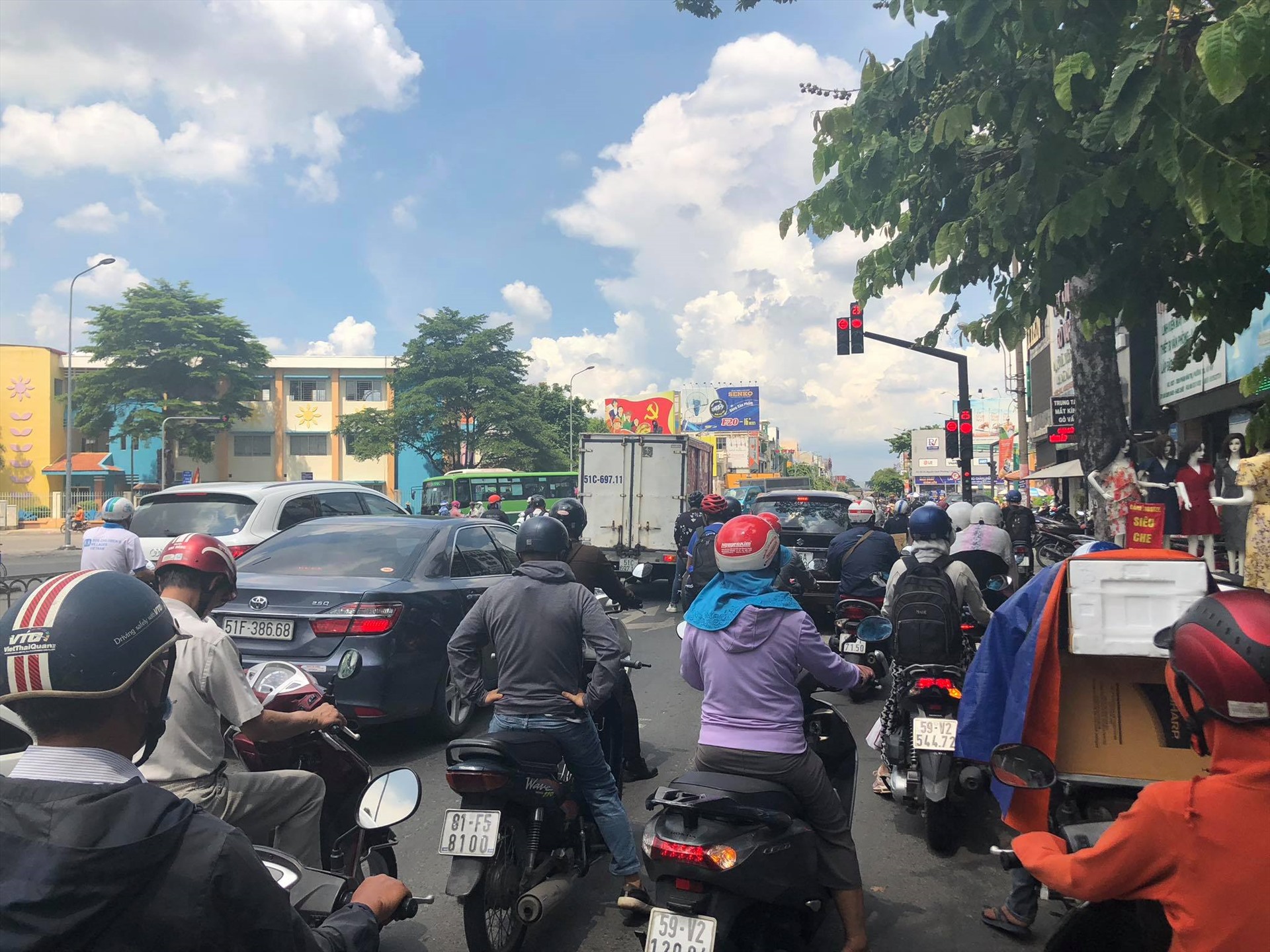 Làm gì khi bị kẹt xe trên đường đi du lịch - Hình 4