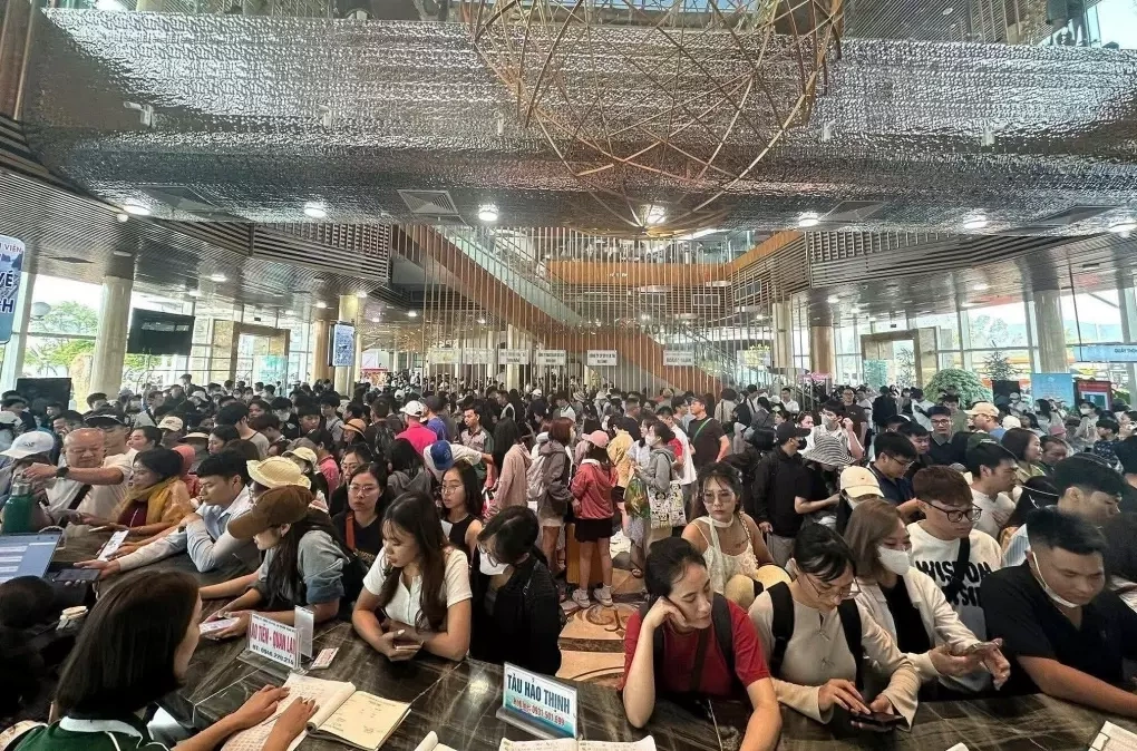 Làm gì khi điểm du lịch quá đông