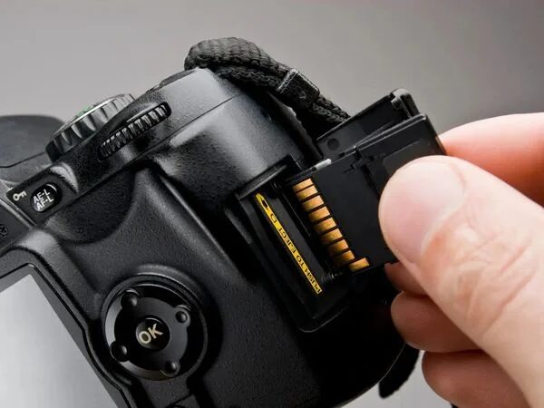 Làm gì khi mất thẻ nhớ máy ảnh - Hình 2
