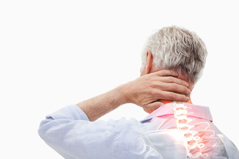 Làm gì khi người lớn tuổi bị đau khớp khi đi du lịch - Hình 4