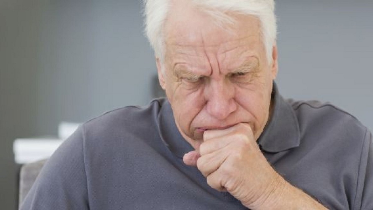 Làm gì khi người lớn tuổi bị khó thở - Hình 2