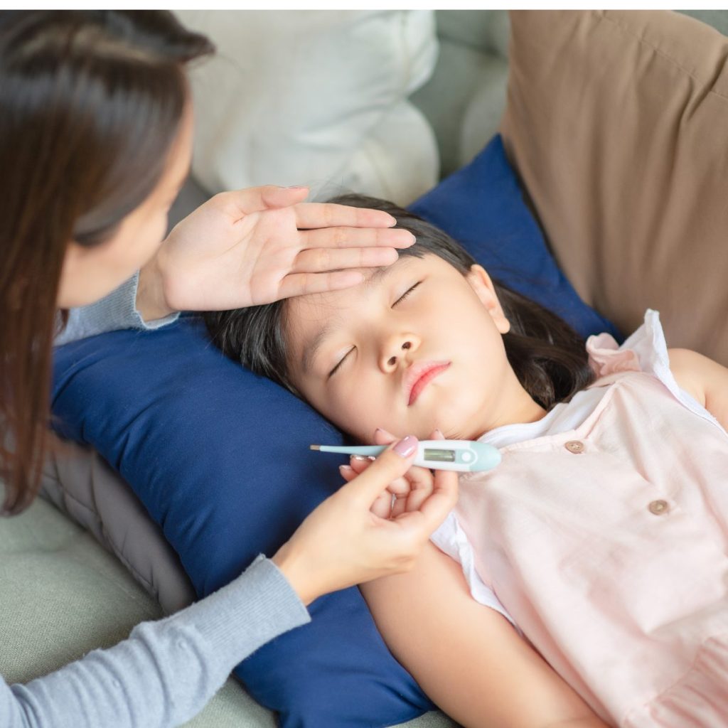 Làm gì khi trẻ bị sốc nhiệt