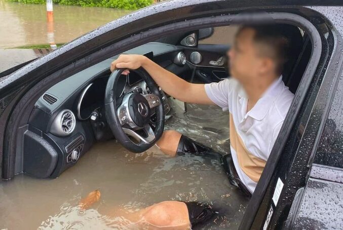 Làm gì khi xe bị ngập nước - Hình 2