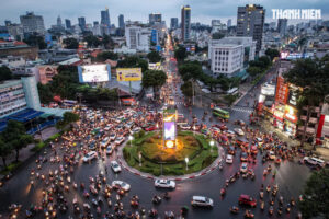 Ngã sáu Công trường Dân Chủ