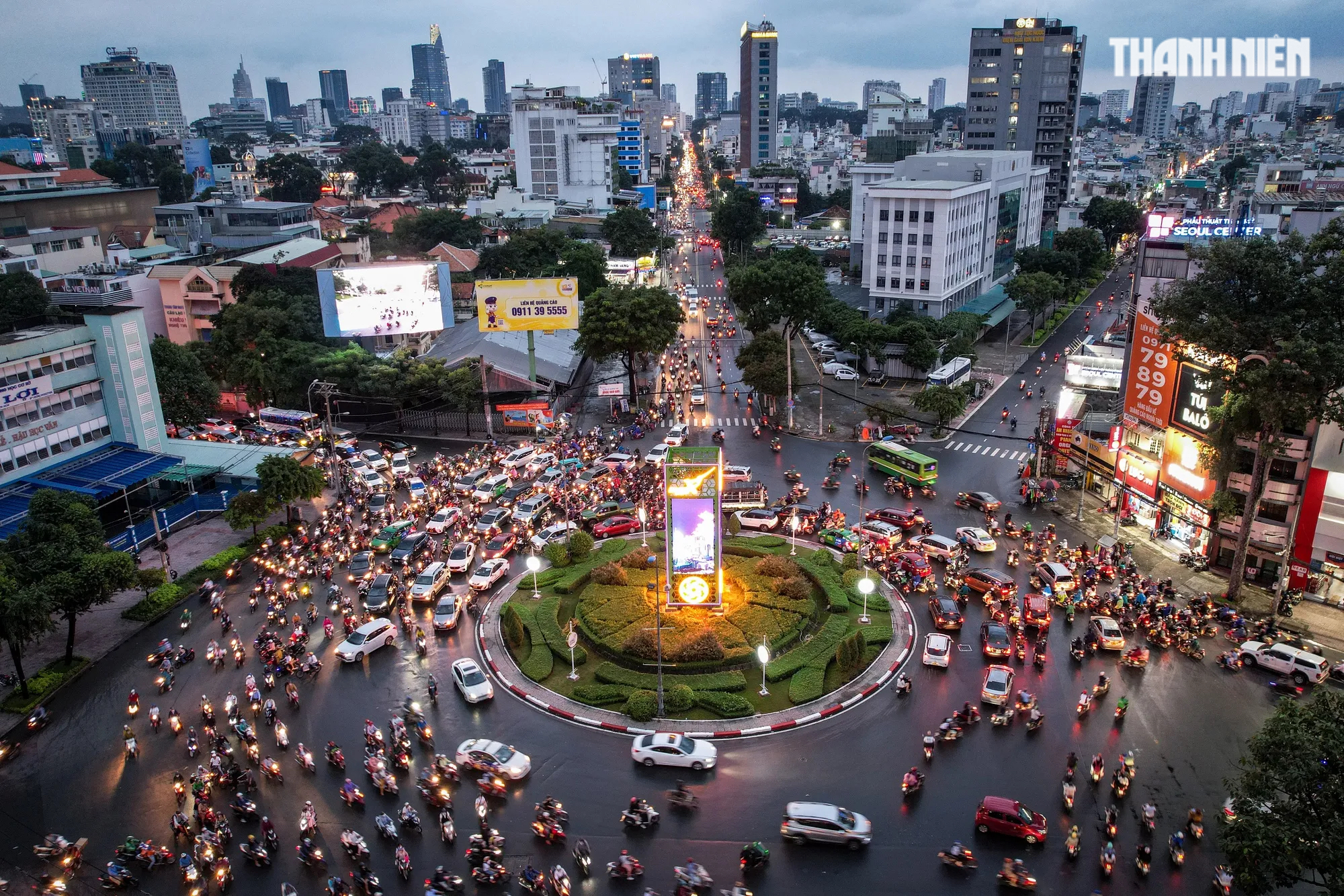 Ngã sáu Công trường Dân Chủ - Image 1