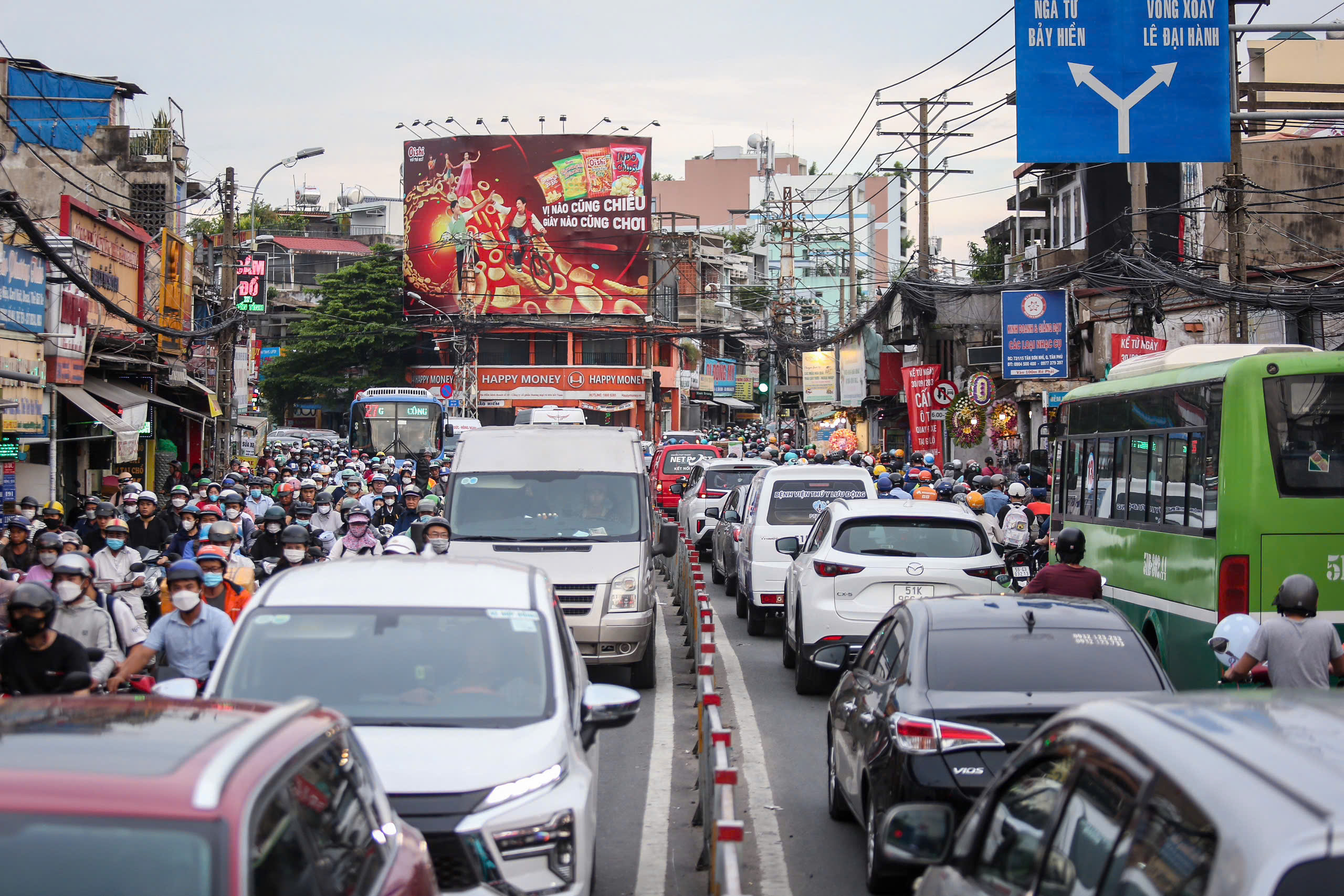 Ngã tư Cộng Hòa Trường Chinh - Image 2