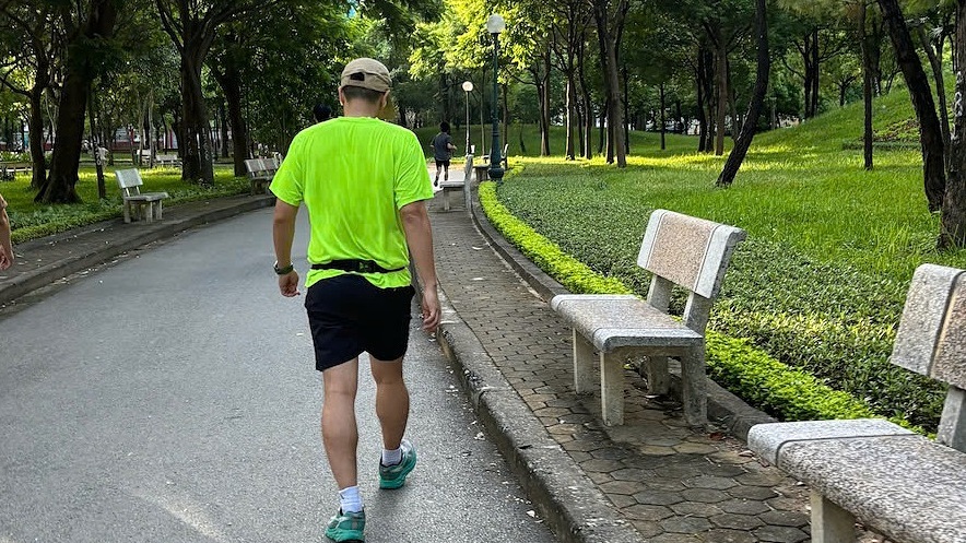 Người lớn tuổi bị mệt khi di chuyển đường dài - Hình 3