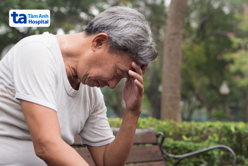 Người lớn tuổi bị mệt khi di chuyển đường dài - Hình 5