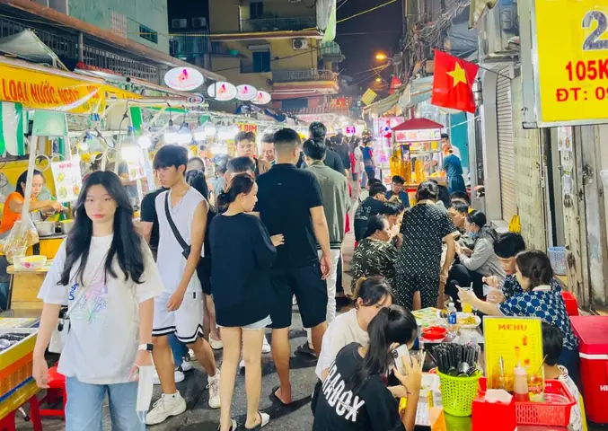 Những con đường ăn uống nổi tiếng ở Sài Gòn - Hình 2