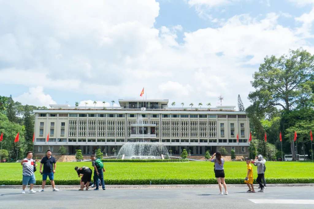 Những con đường có nhiều công trình kiến trúc đẹp ở TP.HCM - Hình 4