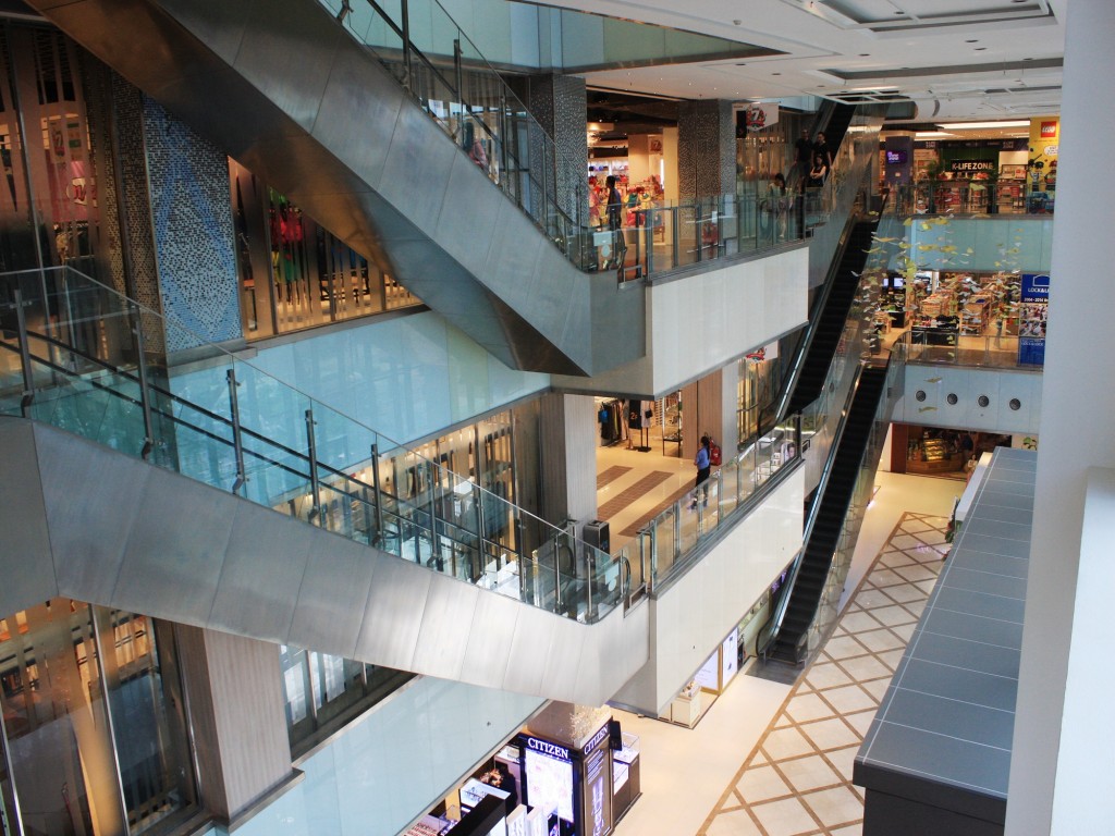 Nowzone Fashion Mall - Hình 4