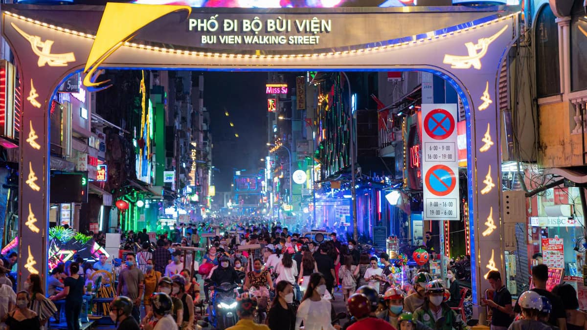 Phố Tây Bùi Viện - Hình 5