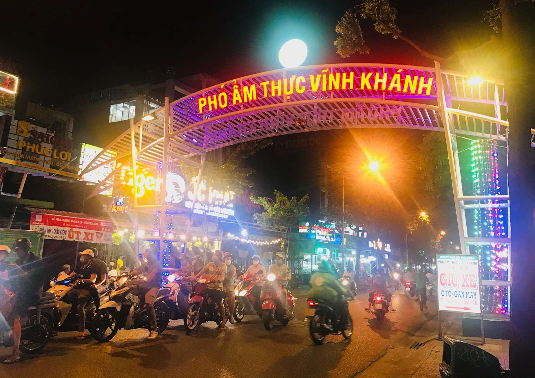 Phố ẩm thực Vĩnh Khánh - Hình 4