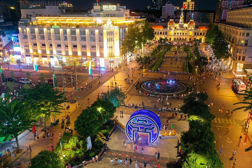 Phố đi bộ Nguyễn Huệ - Hình 3