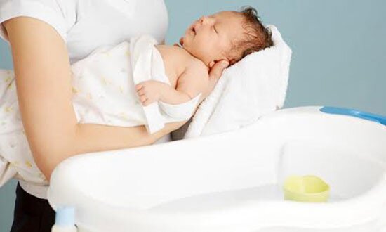 Trẻ bị sốt khi đi du lịch - Hình 2