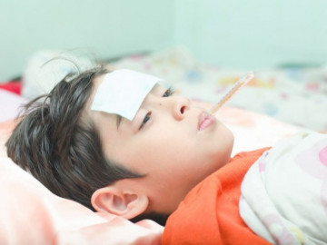 Trẻ bị sốt khi đi du lịch - Hình 3
