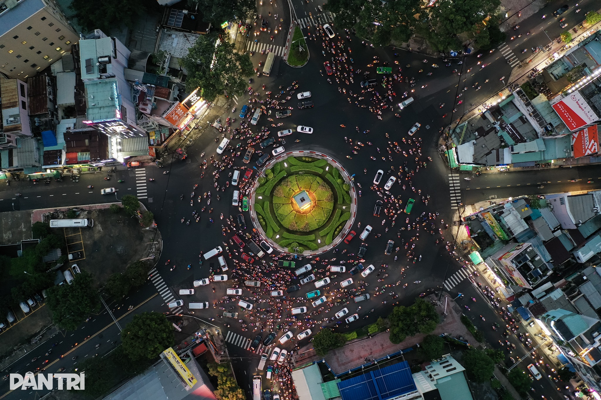 Vòng xoay Dân Chủ - Image 3