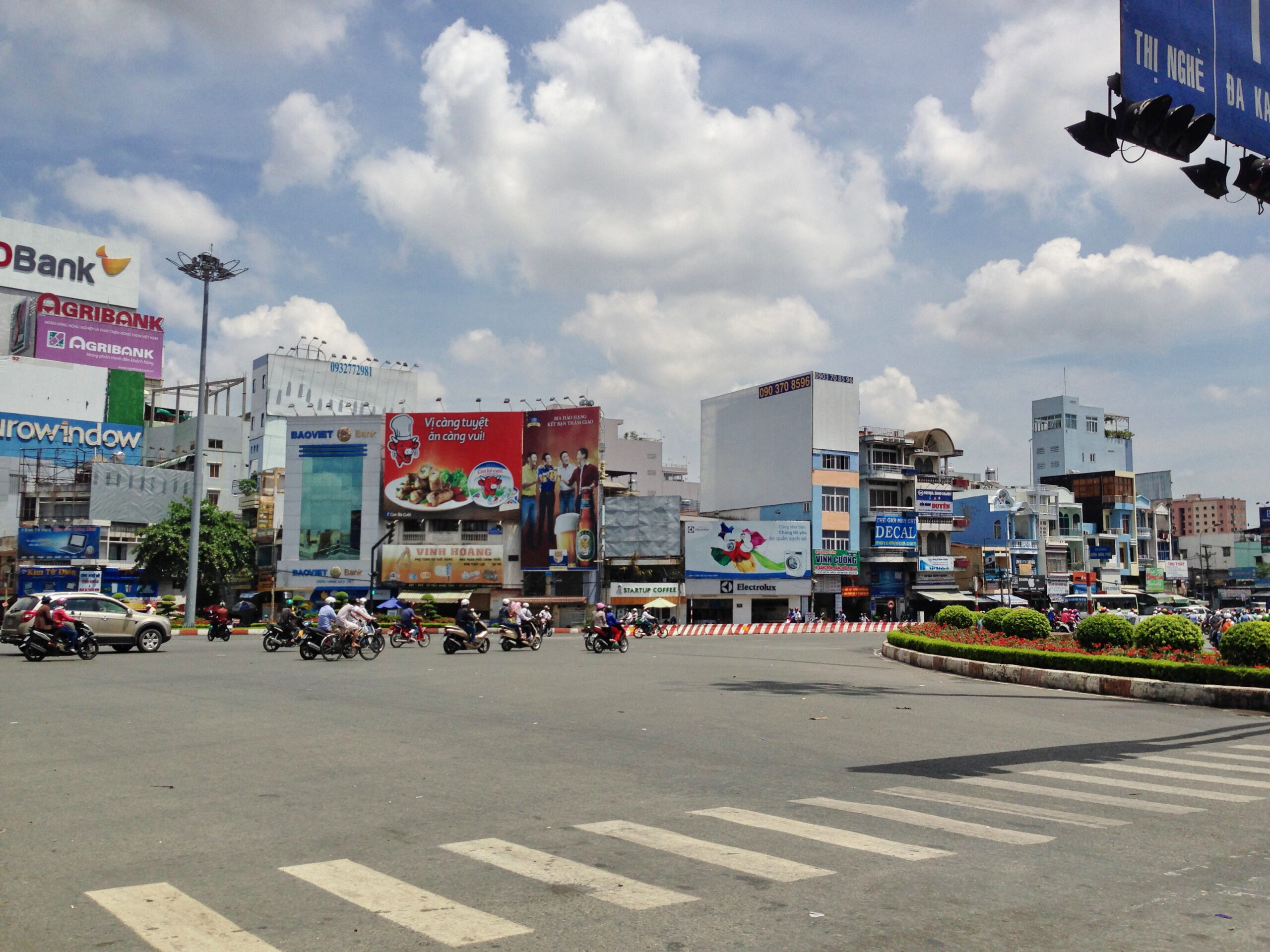 Vòng xoay Hàng Xanh - Image 1